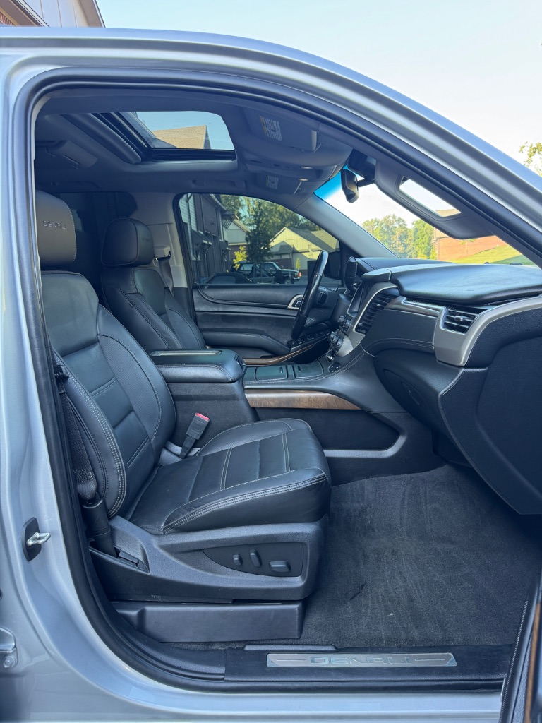 2020 GMC Yukon XL Denali - Photo 18