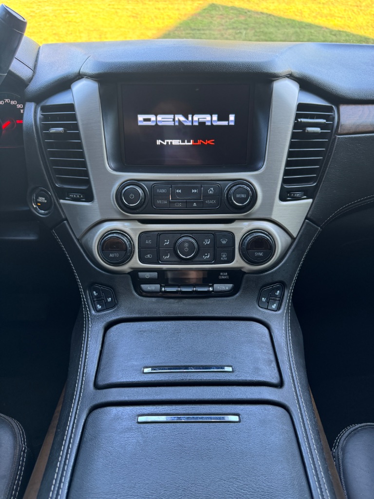 2020 GMC Yukon XL Denali - Photo 21