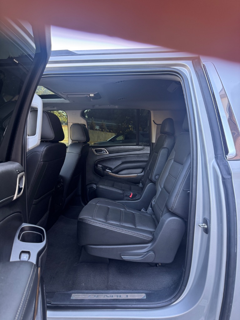 2020 GMC Yukon XL Denali - Photo 10